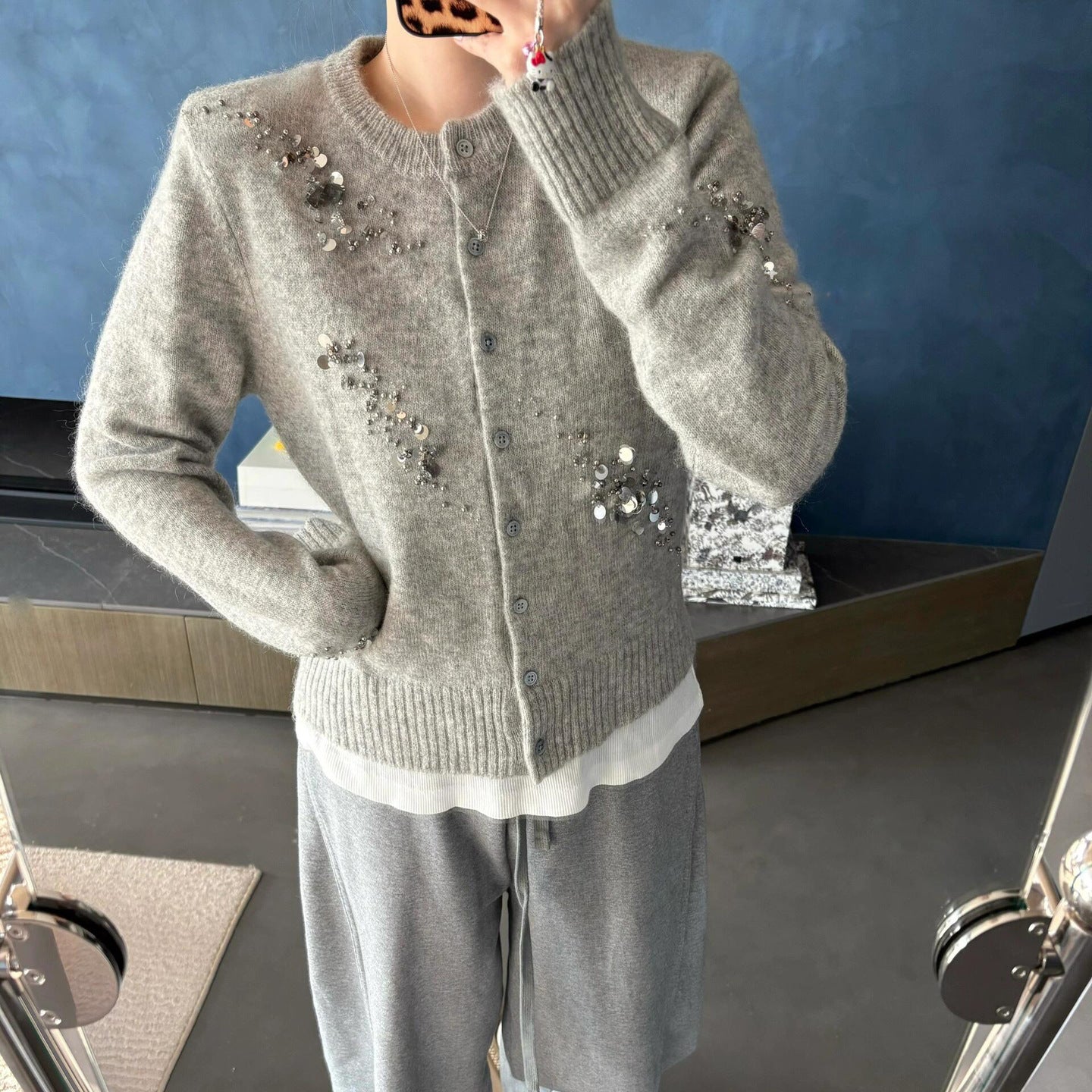 Fashion Style:Autumn/Winter Trendy  Pattern Type Beading &ampSequins  MaterialWool  Neckline: Round Neck  Fit TypeCardigan Sweater